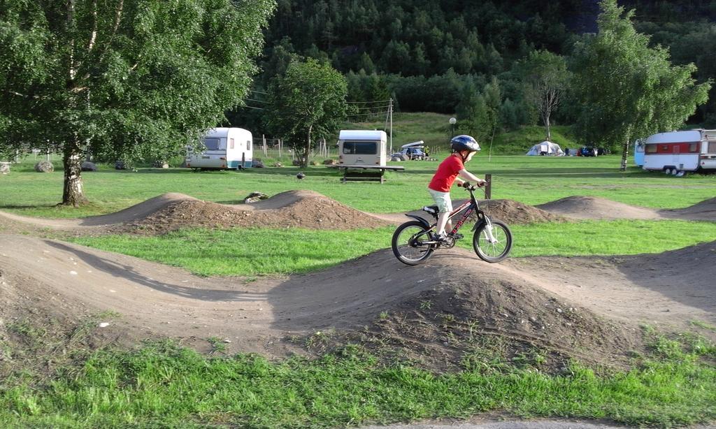 Folven Adventure Camp Hotel Hjelle Bagian luar foto
